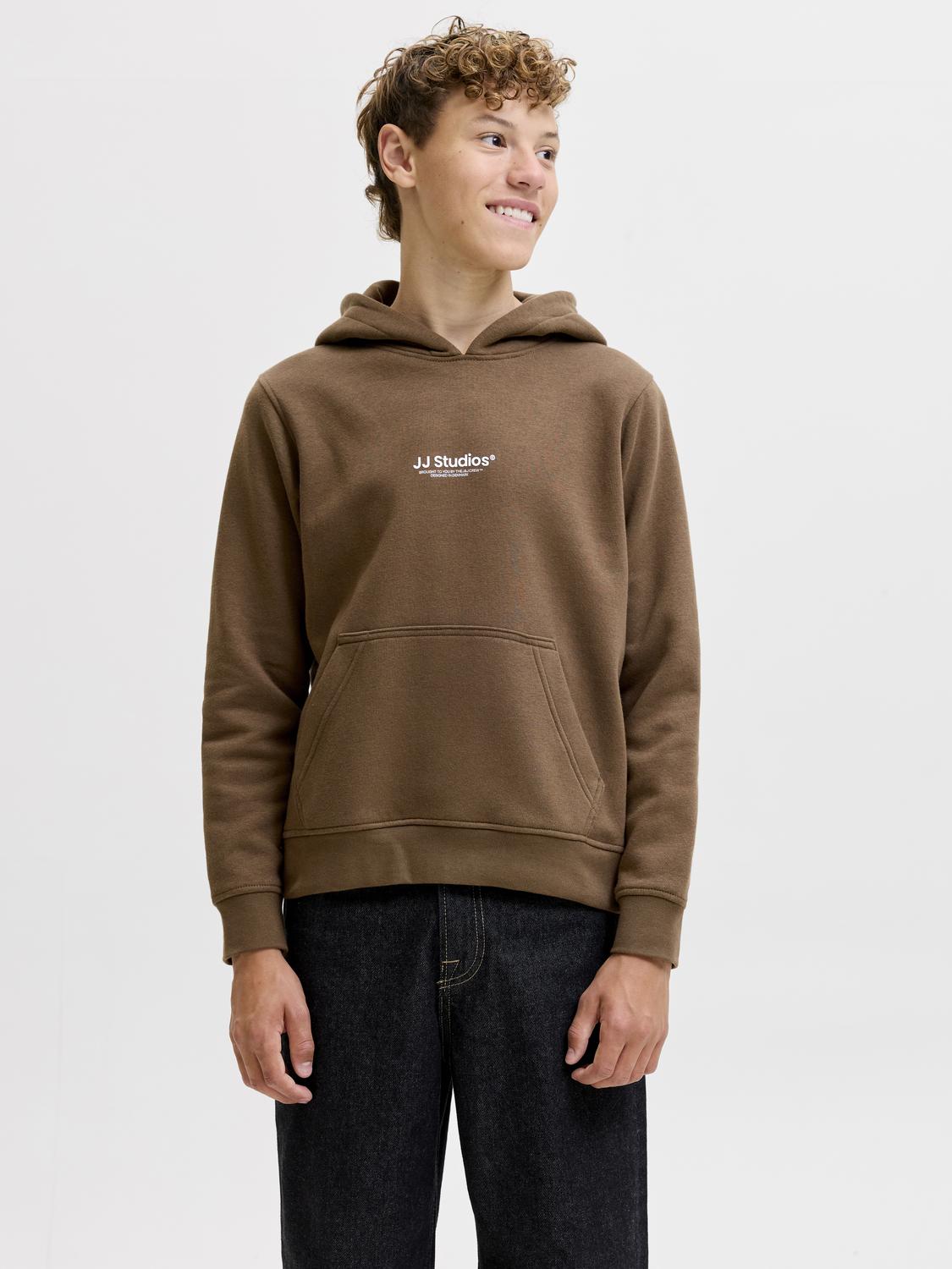 model_shot-front
